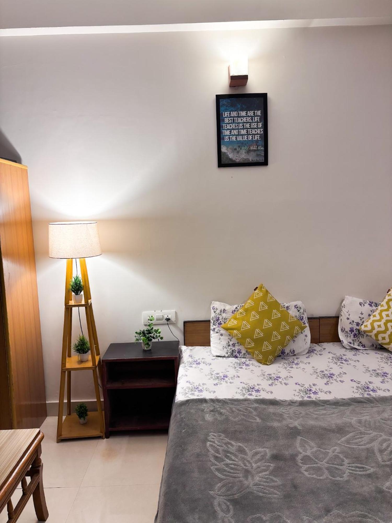 The Void - Dharamkot Apartment Dharamshala Room photo